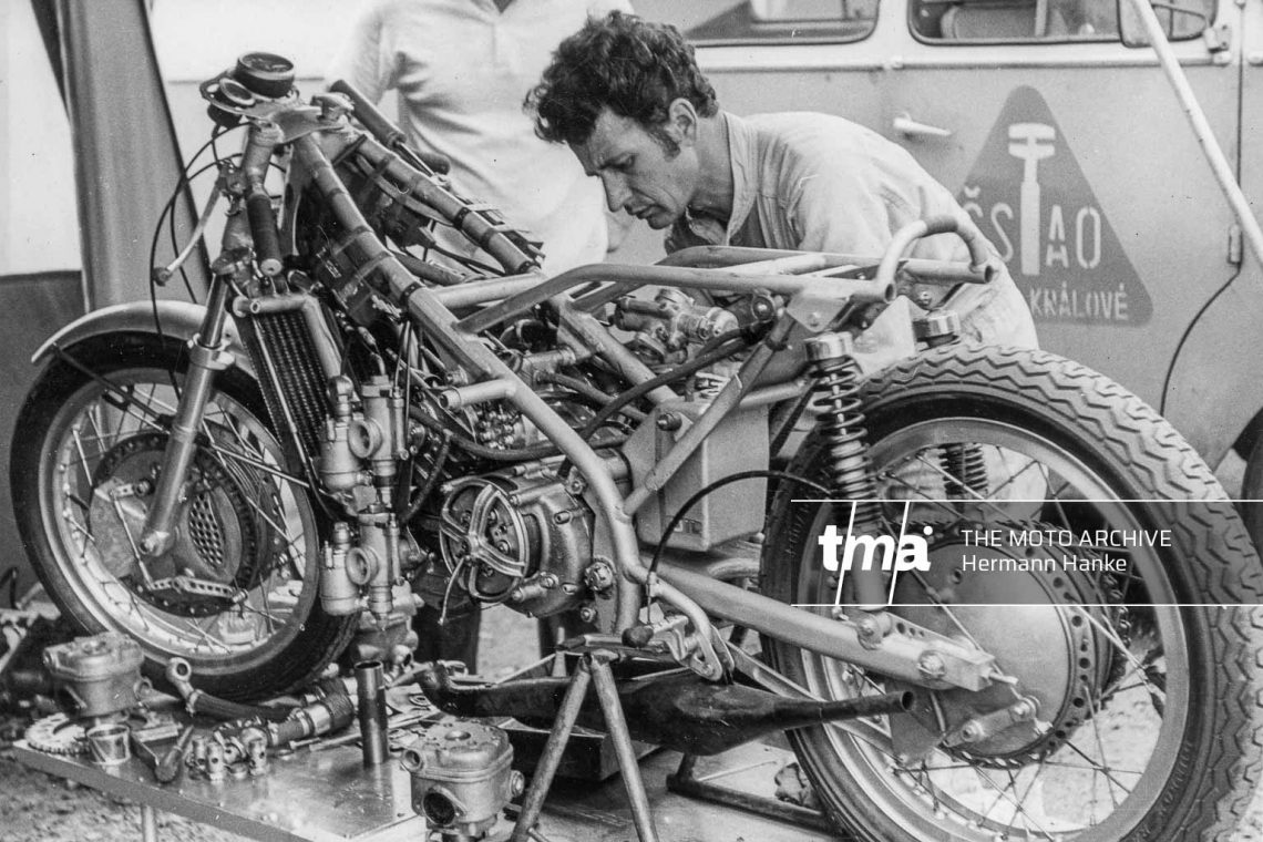 bill-ivy-mechanic-sachsenring-1969