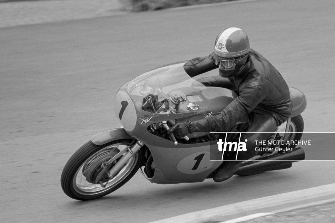 giacomo-agostini-mv-agusta-500cc-gp-sachsenring-1969-tma_H_Geyler